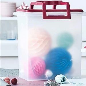 Tupperware Large Carry all with handle new